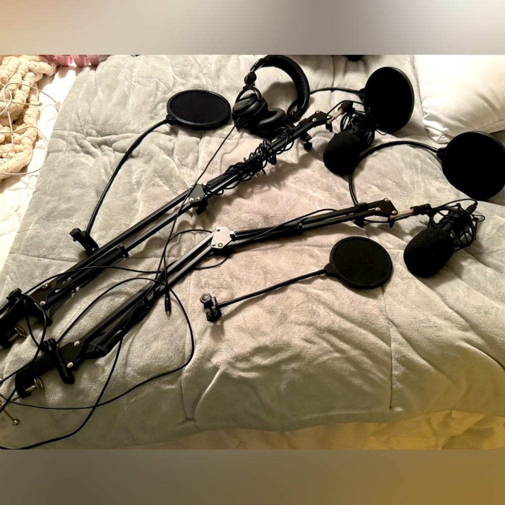 Podcast Microphones & headsets!